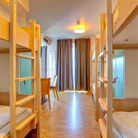 Meininger Hotel Frankfurt/Main Messe Франкфурт-на-Майні Екстер'єр фото