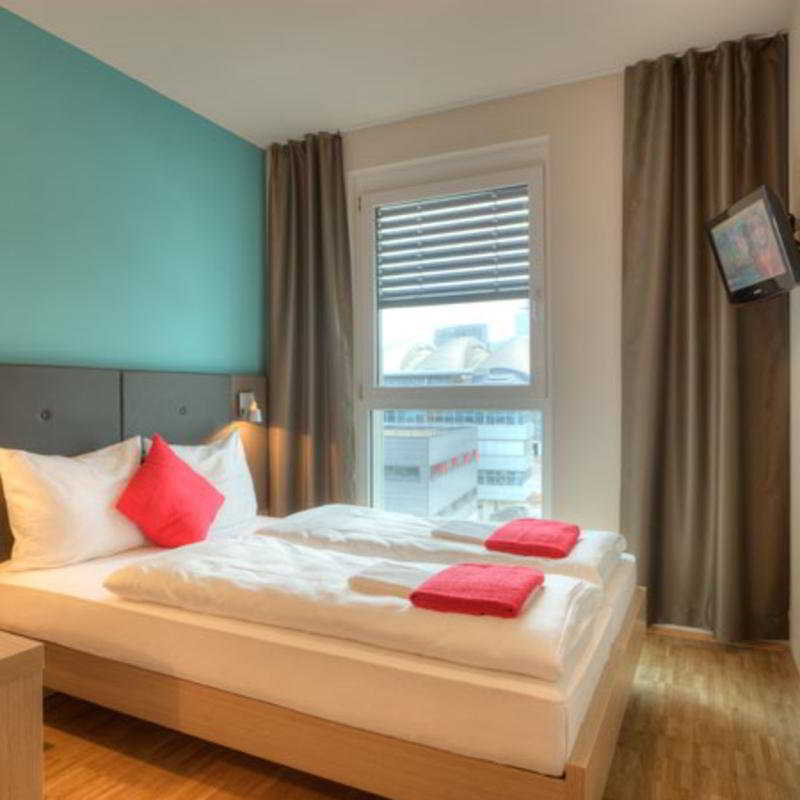 Meininger Hotel Frankfurt/Main Messe Франкфурт-на-Майні Екстер'єр фото
