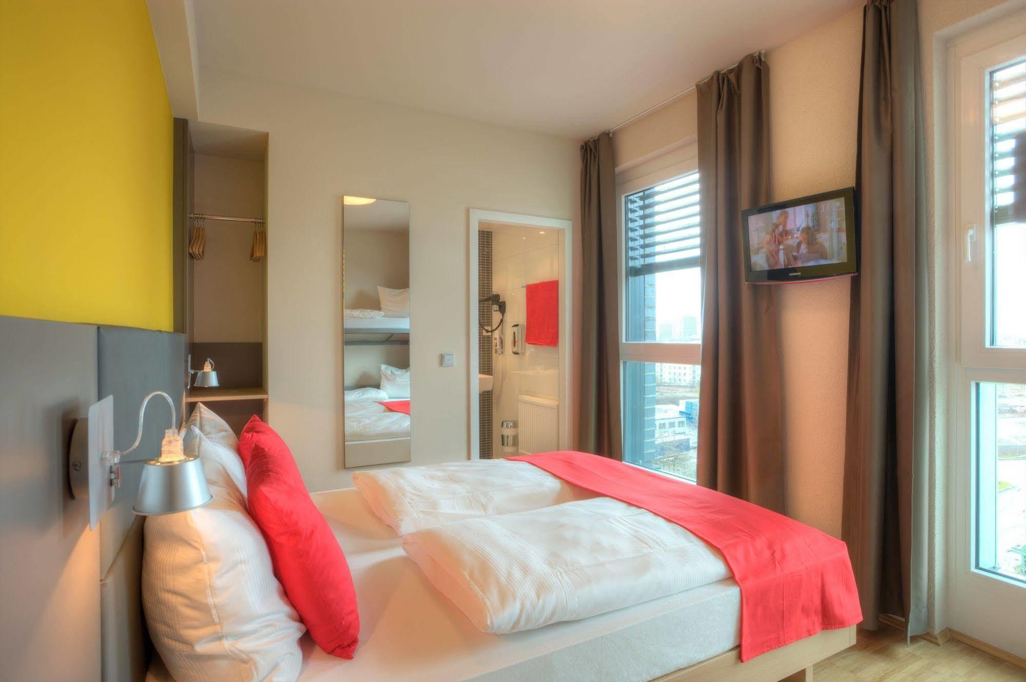 Meininger Hotel Frankfurt/Main Messe Франкфурт-на-Майні Екстер'єр фото